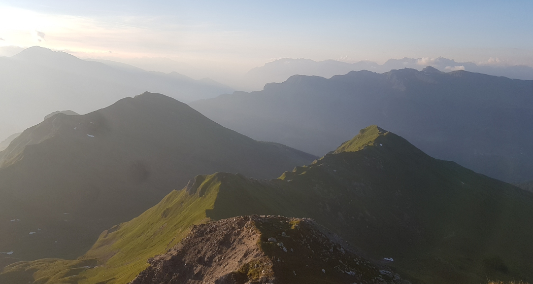 Atemberaubende Aussicht vom Schwarzhorn, dem höchsten der Tschiertschner Gipfel Atemberaubende Aussicht vom Schwarzhorn, dem höchsten der Tschiertschner Gipfel