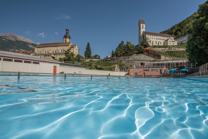 baden_sand_freibad_kirche_yvonnebollhalder5.jpg