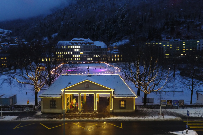 eislauf_quader_abend_eingang_yvonnebollhalder